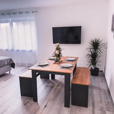 Immostay #6 - 4 Fuer 8 Personen, Wifi & Zentrum Apartment *