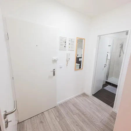 Immostay #6 - 4 Fuer 8 Personen, Wifi & Zentrum * BRE