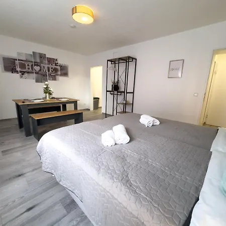 Immostay #6 - 4 Fuer 8 Personen, Wifi & Zentrum Апартаменты *